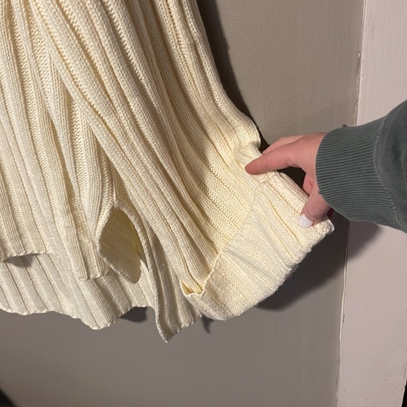Oversized cream sweater with Bell Sleeves NWT - Picture 2 of 4